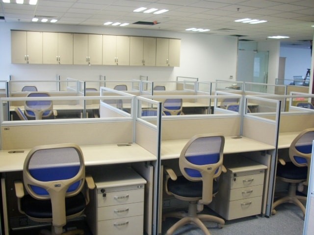 Bàn ghế văn phòng đơn giản